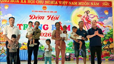 Công ty Thủy điện Bản Vẽ chung vui Trung thu cùng thiếu nhi Sơn Lâm, Yên Na