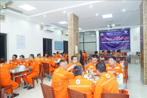 Công ty Thủy điện Bản Vẽ tổ chức “Bữa cơm Công đoàn” cho hơn 100 đoàn viên, người lao động