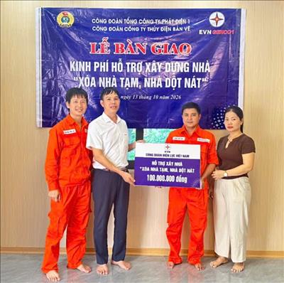 Công đoàn Công ty Thủy điện Bản Vẽ trao kinh phí hỗ trợ “Xóa nhà tạm, nhà dột nát” cho người lao động