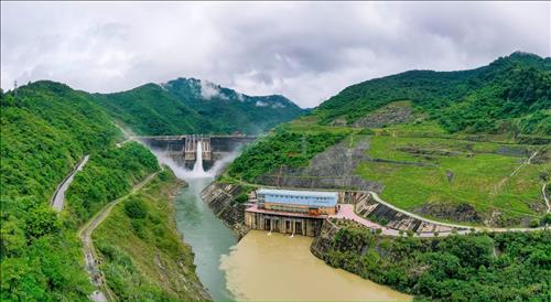 Thủy điện Bản Vẽ tiếp tục cắt giảm lũ, bảo vệ an toàn hạ du trước ảnh hưởng của bão số 5